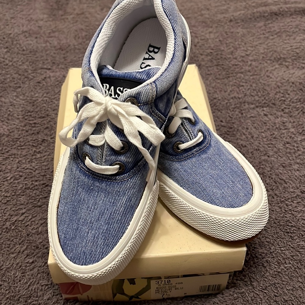 Womens Bass sneakers size 7.5 New with or without box